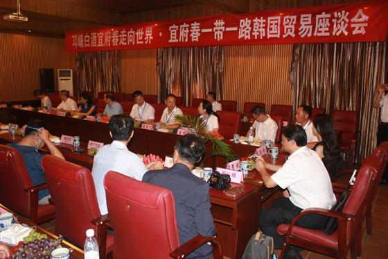 座谈会现场.JPG