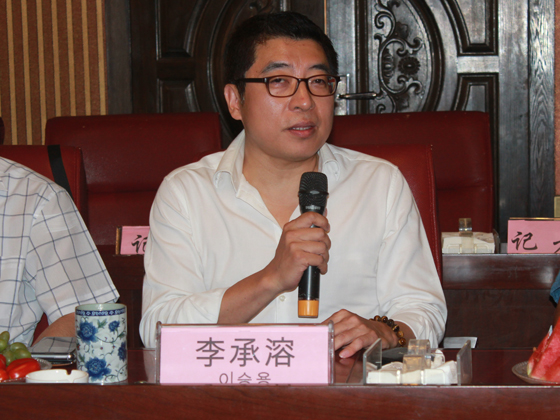 韩国白酒协会会长李承溶表达希望将邛酒引入韩国市场的意愿.JPG