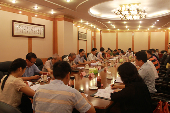 调研组及当地领导干部座谈交流.JPG