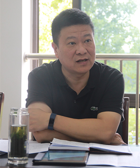 学会副会长兼秘书长杨彪主持会议_副本.jpg