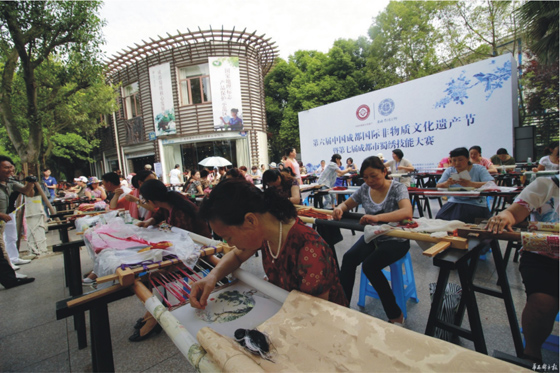 在郫都区举行的成都市蜀绣技能比赛现场.jpg