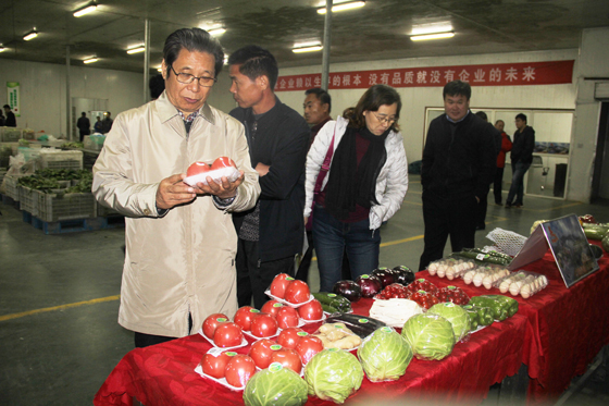 考察齐河现代农业产品.jpg