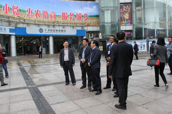 董事长杨志敏调研支农服务_副本.jpg