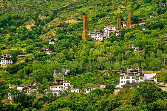 四川丹巴梭坡藏寨美丽乡村_副本.jpg