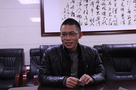 射洪县太乙镇党委书记黄勇接受本刊记者采访_副本.jpg