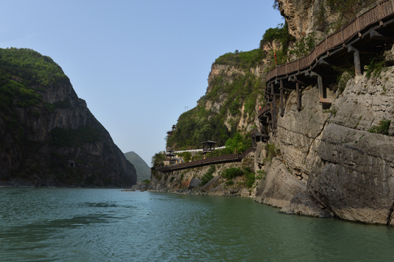 明月峡位于川陕结合部的广元市朝天区城南，是国家4A级旅游景区、全国重点文物保护单位，有“中国天然交通博物馆”之称。.JPG