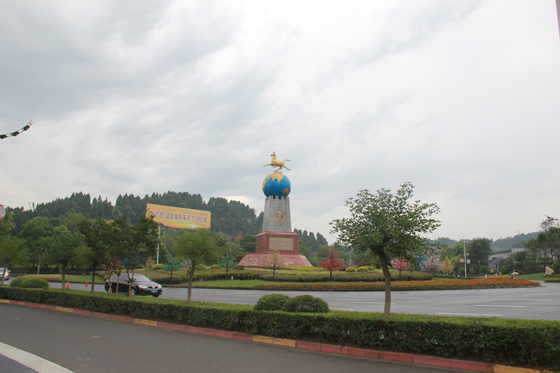 遂宁市玉龙路马踏飞燕景观.JPG