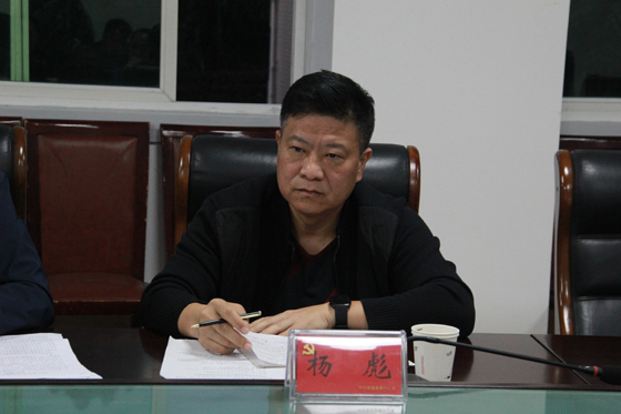 4学会副会长兼秘书长、《当代县域经济》杂志社社长杨彪参加座谈会.JPG