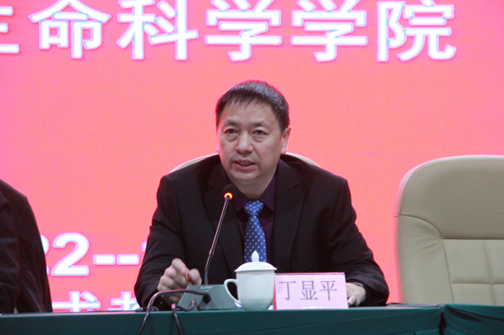 四川大学生命科学学院助理院长、教授，遗传医学研究所所长，中国优生科学协会副会长丁显平在大会上致辞并作专题报告.JPG