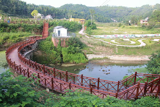 九龙山牡丹谷景区虽不值花季，仍展现出静谧的乡村景象 .JPG