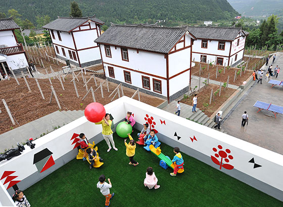 巴中农商银行信贷支持建设的红石梁村聚居点.jpg