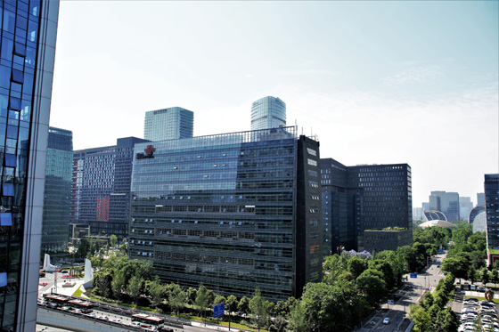 作为首位城市的成都及其成都经济区“一干”，是四川非均衡协调发展中的“主力军”和四川发展编队的“航母”，是发展的主干、主轴、主流、大头。图为迅速发展的成都天府新区 车文斌 摄.jpg