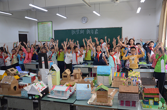 培养德智体美劳全面发展的学生，图为四小教育集团开展的活动课堂.JPG