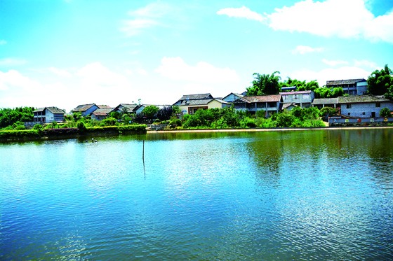 水资源修复，需要良好的生态环境。图为荣县乡村湖泊一景 车文斌 摄 (1).JPG