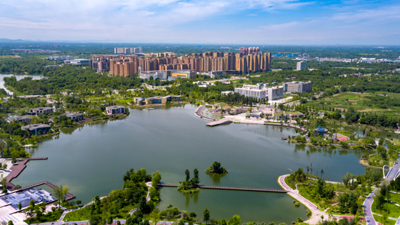 成都市双流区城乡融合一体化发展走在了前列，图为双流区“五湖四海”空港中央公园.jpg