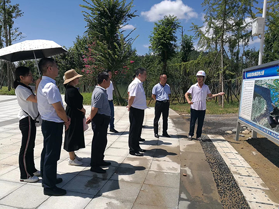 课题组调研苍溪梨仙湖湿地公园建设情况.jpg