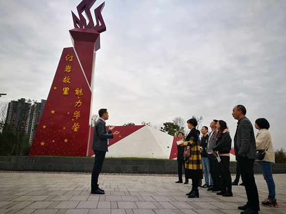 广安市委宣传部组织中央、省级媒体记者在华蓥集中采访.jpg