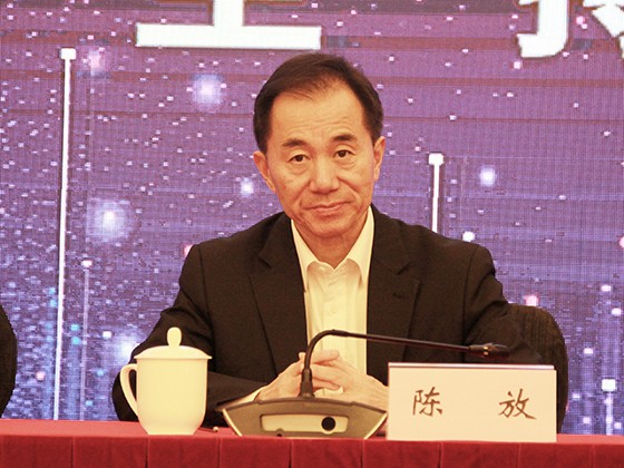 2.全国工商联副主席、四川省政协副主任、省工商联主席陈放出席会议并讲话.JPG