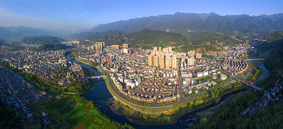 芦山新城新貌  何斌 陈强 摄.jpg