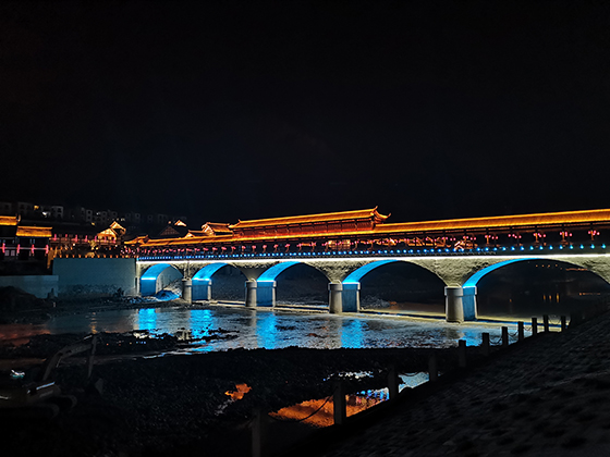 3 宣汉巴山大峡谷下的美丽廊桥  周淼葭摄.jpg