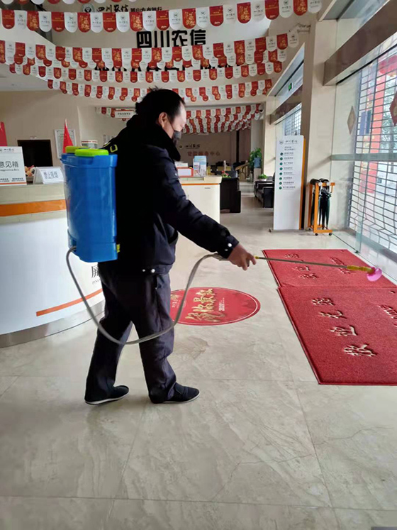 做好消毒工作，为客户提供安全放心的环境.jpg
