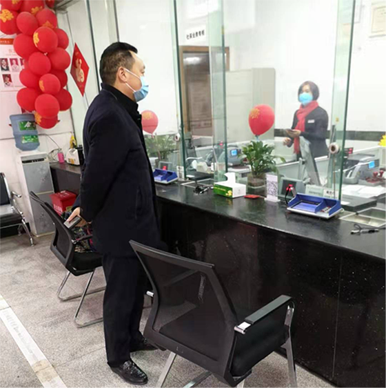 党委书记、董事长刘阳德深入一线关爱慰问员工.png