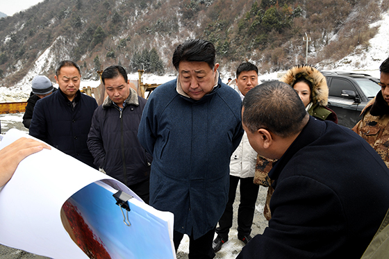 2018年1月18日，阿坝州委副书记、州长杨克宁在理县上孟乡调研旅游规划设计.jpg