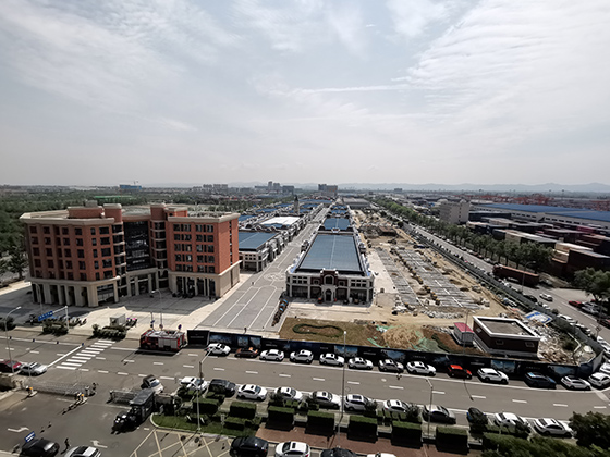 成都铁路港在不断建设之中.jpg