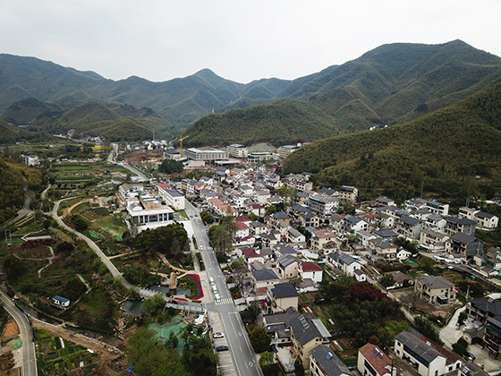 青山下的余村外景2.jpg