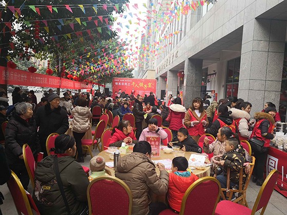 2－情系农民工千人饺子宴活动.jpg
