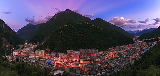 康定市城市全景图.jpg