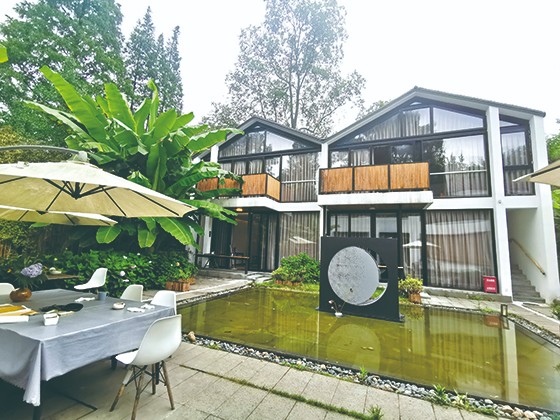 “归野”民宿保留川西民居风格.jpg