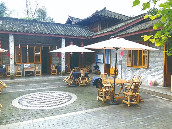 竹艺村中的茶馆.jpg