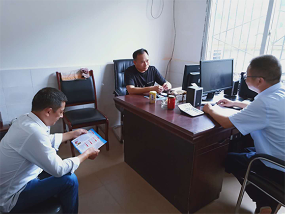 夹江农信联社界牌分社到镇政府汇报“创业贷”工作.png