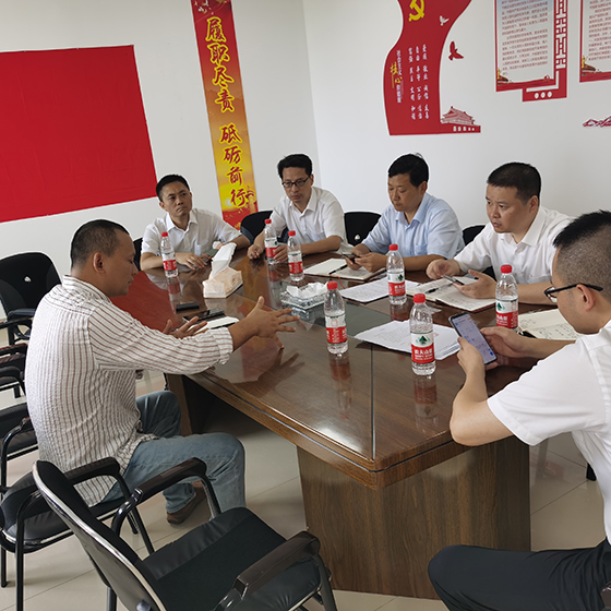 3洪雅农信联社信贷部主动上门对接金融服务.jpg