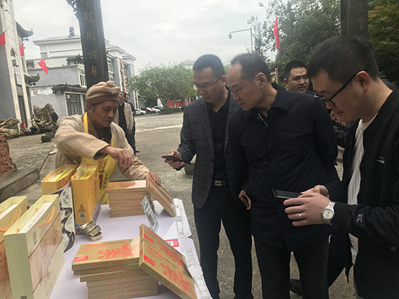 人民银行遂宁市中心支行副行长罗鸿勇带队调研景区移动支付建设.jpg