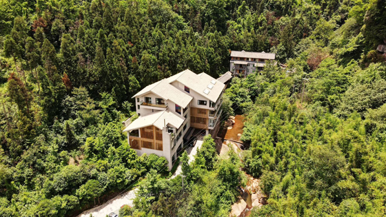 雨城区碧峰峡镇民宿.jpg