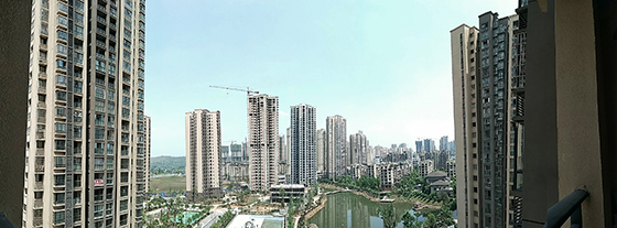 重庆市潼南区正与四川遂宁市推进一体化发展。图为潼南东风大道卓然·水晶之城（资料图）.jpg