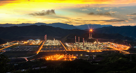 位于宣汉县境内的普光天然气净化厂厂区夜景  宣汉县委宣传部供图.jpg