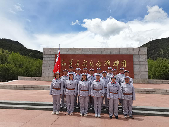 四川农信（达州）员工到日干乔湿地开展过草地、沼泽地体验式学习.png