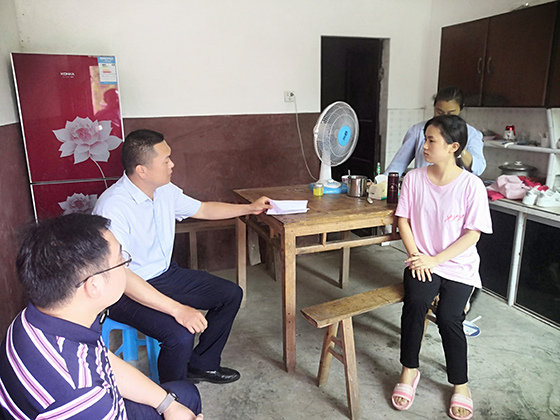 上门宣传助学贷款政策.jpg