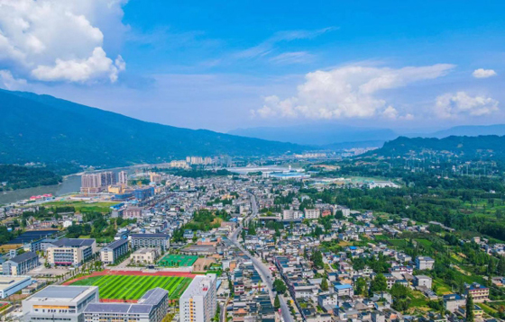 位于草坝镇老街旁的成都市实验外国语学校雅安校区.jpg