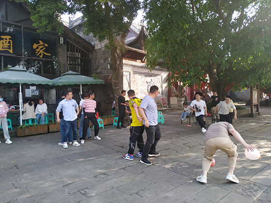 4“穿越敌线”比赛项目精彩刺激.jpg