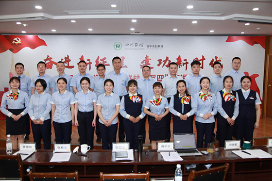 3参赛人员合影留念.png