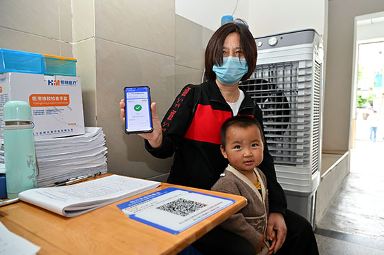 3接种人群在预检分诊扫码亮码.jpg