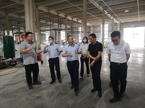 1雅安农商银行领导率队深入企业调研.jpg