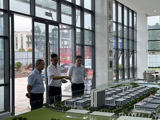 4雅安农商银行领导开展市场主体融资需求走访.jpg