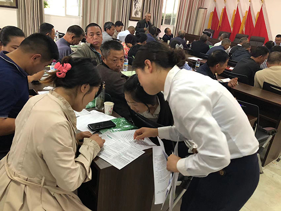 2金融宣讲会现场讲解.jpg