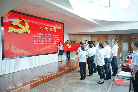 3重温入党誓词，感受涌动初心.jpg
