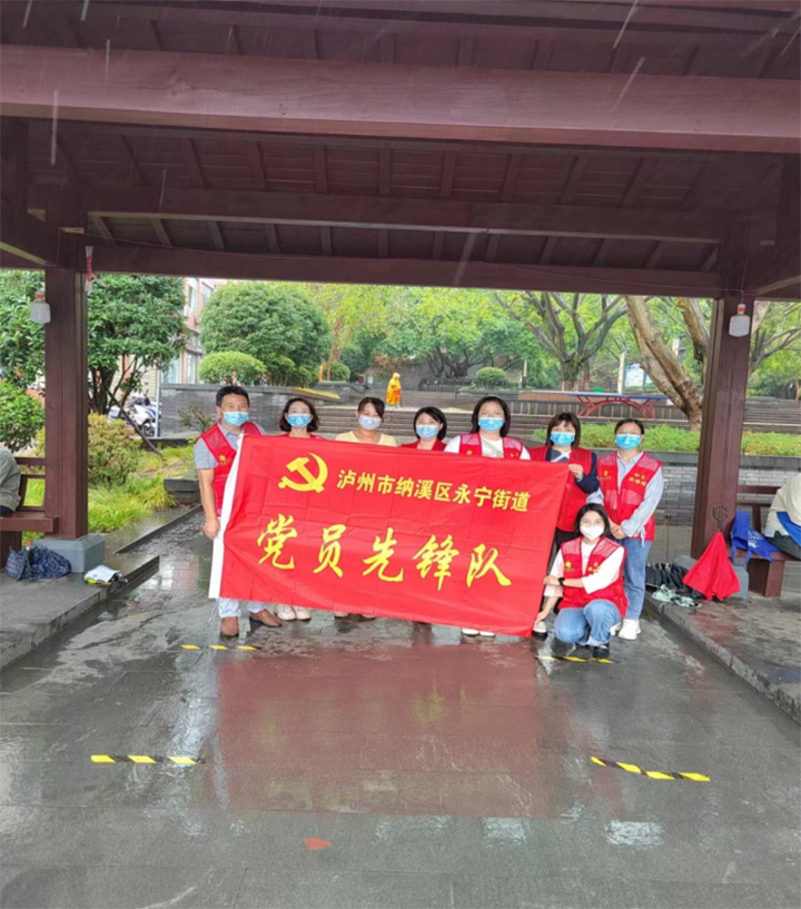 1党员先锋队得令而动.jpg